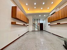 專賣黎明商圈/臨路透天店面/1-4樓/5大房3衛浴