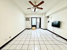 樹孝商圈｜邊間三房+休旅車位｜衛浴開窗玄關陽台