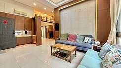 西屯近新光&amp;遠百｜散步秋紅谷｜挑高三房平車