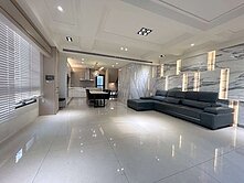 臺邦「夏川鄰美」霸氣三角窗約6米雙車電梯店住