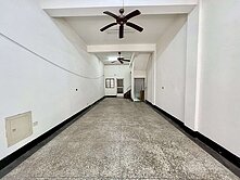 近愛河家樂福正建國路上商四燙金收租店面