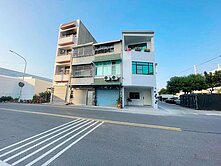 歸仁商圈朝南三角窗全新透天【C062】