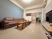 楠梓德民商圈八米街上正四樓車庫別墅