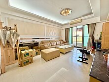 獨賣！亞灣駁二超稀有溫馨採光大三房+平車