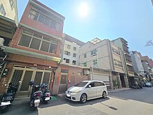 三塊厝車站旁|市中心稀有8米大面寬雙併透天