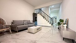 勝利商圈8米路車庫透天