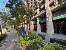 西區五權車站十年質感邊間金店面雙平車