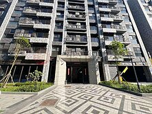 月沐青全新3房車