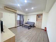 學區旁，低總價三房車，前陽台進出，出價談