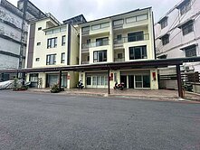 礁溪市區電梯雙車店面透天