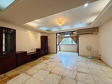 面公園二村頂家 ➡️ 房地產買賣找Q桑 