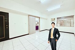 鼎山家樂福/低總價3房車位輕軌宅-房仲小薛