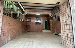 吳鳳科大旁車庫別墅