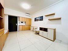 鼎山家樂福旁🔥漂亮兩房🔥灣仔內輕軌站屋齡新