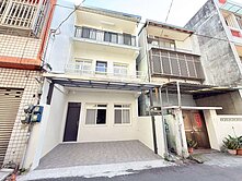 逢甲商圈靜巷活路全新整理美透天前院停車