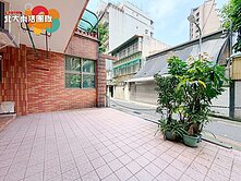 近頂溪站樂華夜市🌲庭院一樓三房車位🔴樂樂