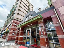 亞東生活圈公設僅12 % 陽光3+1房坡平大車位