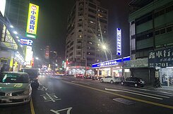 西屯.黎明商圈I臨20米路.近10米面寬I商二店面