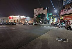 西屯.黎明商圈I臨20米路.近10米面寬I商二店面