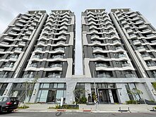 梧棲區甲級營造豪宅公設/九川目木心/朝南兩房平車