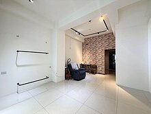 宜市輕屋齡精華地段現代風車庫店住透天