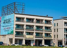 大寮鳳屏一路上中華賓士旁透天店住