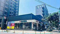 中路超強地段店面/三角窗/知名品牌穩定收租