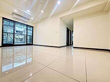 體育園區樹梢明亮二房車