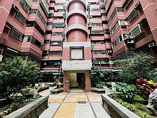 ★左營高鐵商圈一坪不到22萬｜小王子三房＋車位★