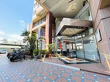 鼎山家樂福輕軌旁明亮三房+平車