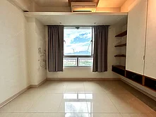 未來y22捷運正對面~翠堤正面公園大四房車