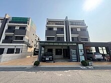 伸港什股六街面寬約7米可停雙車別墅