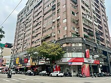 南屯正東興路霸氣角間店面~收租、自營皆可