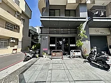 $$賺錢店面$$近建興市場好停車三角窗樓店難得釋出
