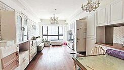 四季水花園三房車