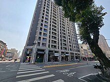 高雄站前輕屋齡景觀2房