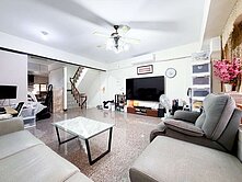 三民高醫商圈｜可停雙車｜邊間三面採光｜誠意出售