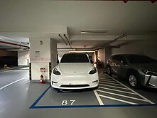 巨人B1車位