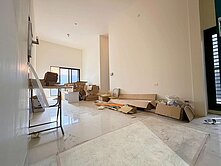 家樂福商圈側院3房平車