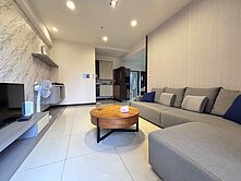 學區高樓三房車