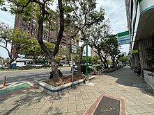 天母忠誠高島屋芳鄰店面