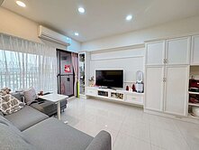 東區~LaLaPort~建國市場~8年屋~三房平車