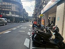 巧恩💕集美市場三角窗黃金店面