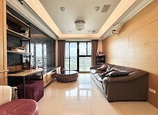 信實豪豪他爸🐻低於實登！逢甲商圈輕屋齡三房平車