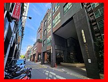 出價談🍎內湖三總挑高面寬吸睛店面-住商鍾小姐