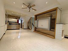 正國際路三角窗金店面鄰近未來中路車站旁