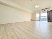 正中清路水湳經貿高樓層邊間採光戶3房價買四房平車