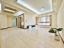 龍安核心大四房＋雙平車｜下樓家樂福・三分鐘上交流道