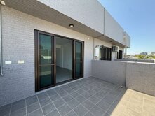 西區|全新傳家臨路電梯透天|6+1房衛浴皆開窗