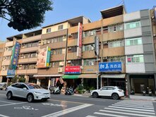 登發國小~邊間~臨路~五米面寬~騎樓透天店住